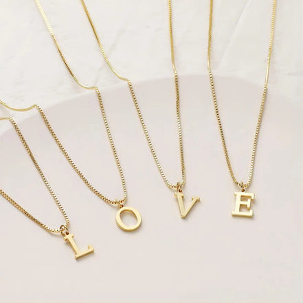 Léonie | Collier avec initiales de lettres d'amour en or