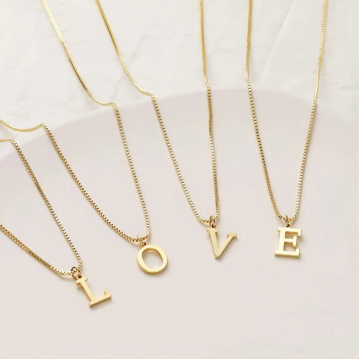 Léonie | Collier avec initiales de lettres d'amour en or