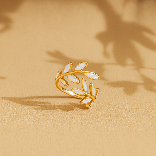 Léonie | Bague Ajustable en Opale Blanche