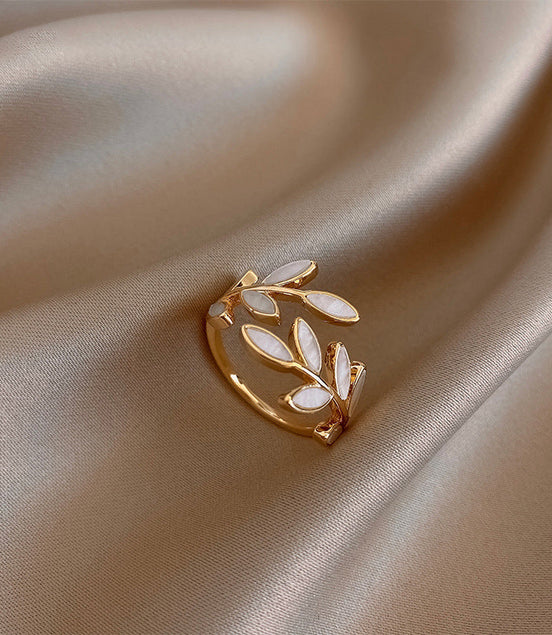 Léonie | Bague Ajustable en Opale Blanche