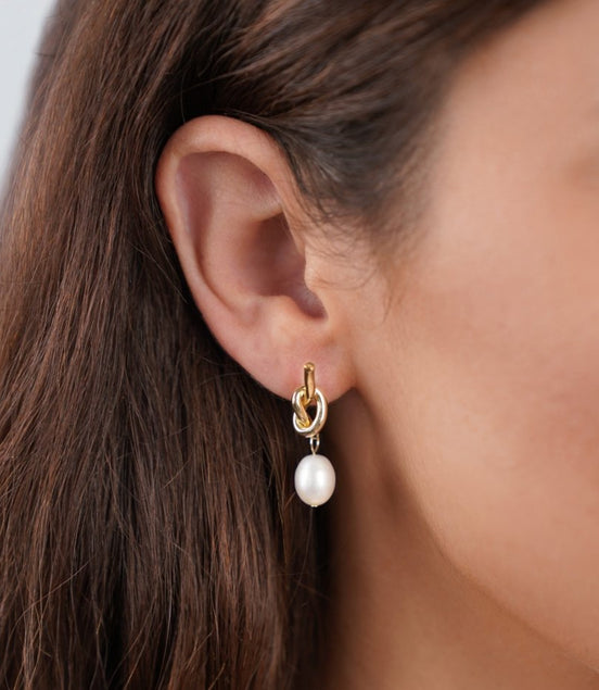 Léonie | Boucles d'oreilles en or noué et perles d'eau douce