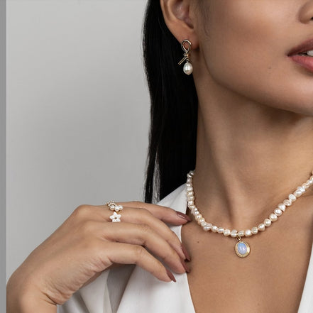 Léonie | Boucles d'oreilles en or noué et perles d'eau douce